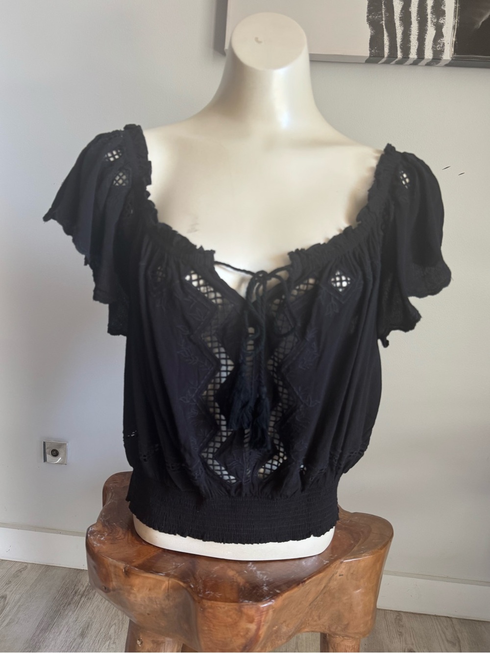 ASTR the Label Reyna Black Boho Off the Shoulder Embroidered Semi Crop Top Large - Picture 3 of 12
